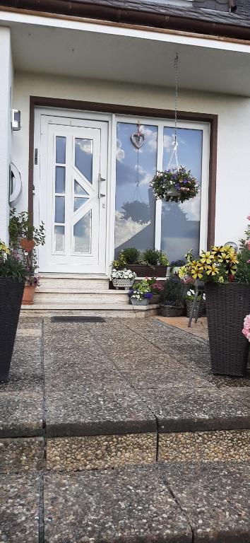 a front door of a house with potted plants at Ferienwohnung Gutowski in Andernach