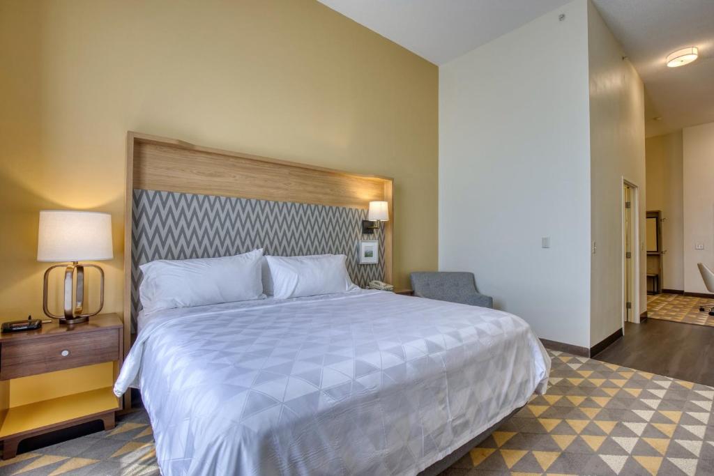 Holiday Inn Hotel & Suites Madison West, an IHG Hotel - 