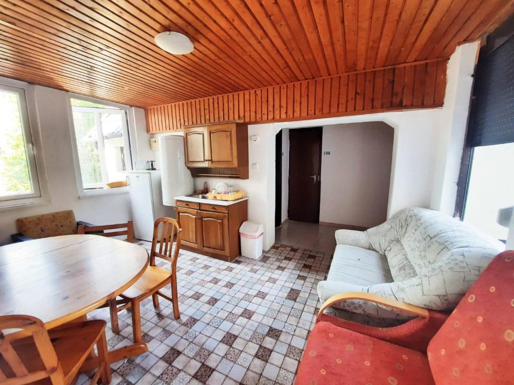 Kuchyňa alebo kuchynka v ubytovaní Central Room