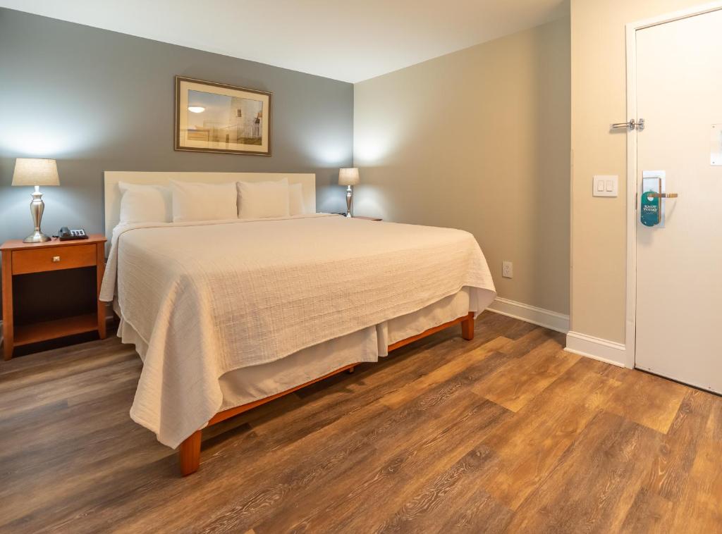 The Cove of Lake Geneva - Studio Suite