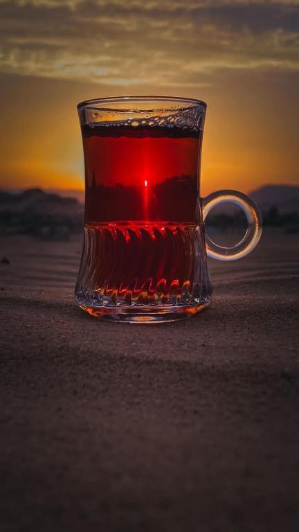 Východ nebo západ slunce při pohledu z luxury tent nebo okolí