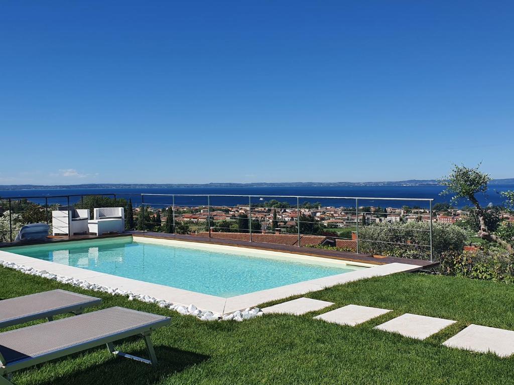 a swimming pool with a view of the ocean at B&B Corte Frisonai in Bardolino