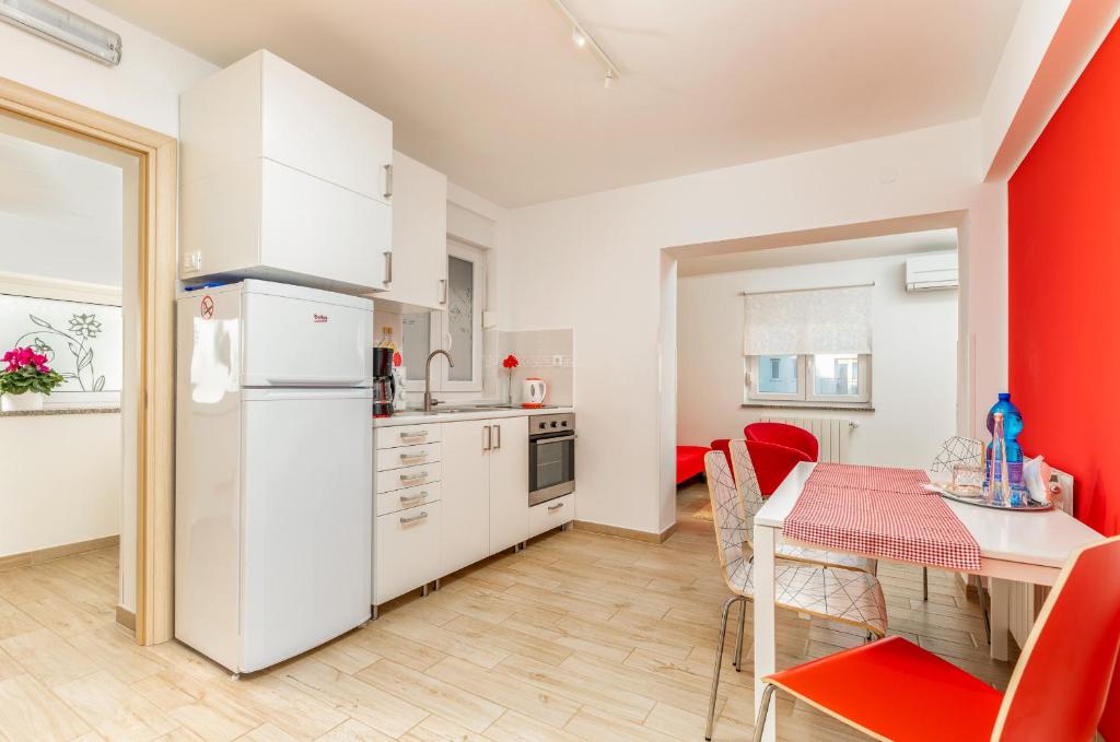 Kuchyň nebo kuchyňský kout v ubytování Apartments Hortensia