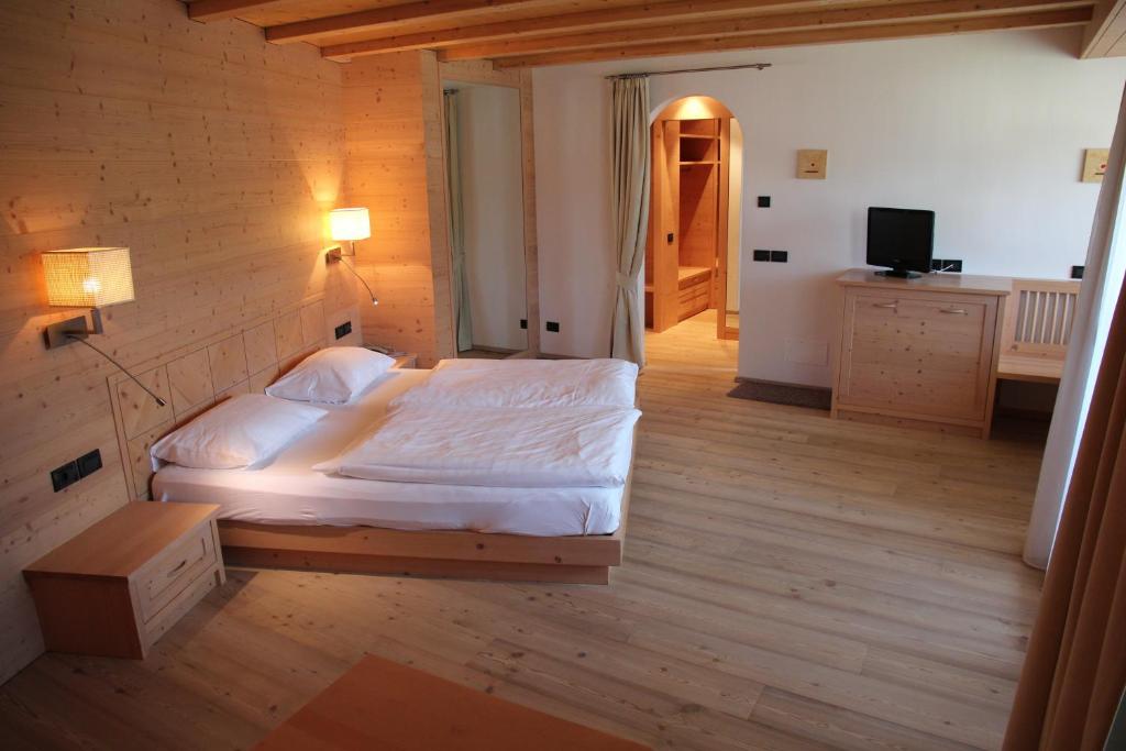 Hotel Cavallino - Viervoudige Kamer Met Balkon