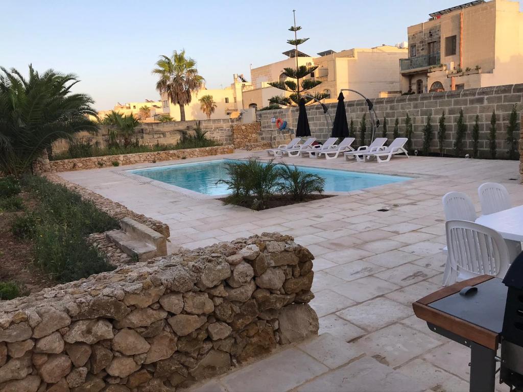 Swimming pool sa o malapit sa Newly Converted One of a Kind Farmhouse Villa In Gozo