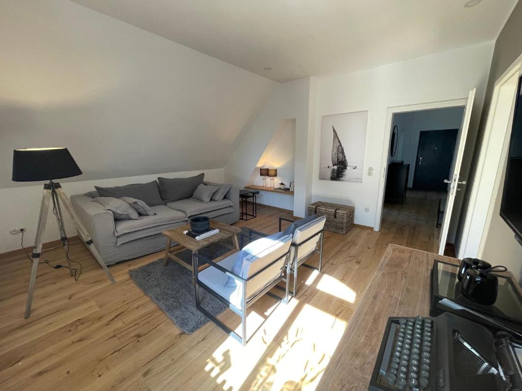 TV a/nebo společenská místnost v ubytování Kaiserliche Post Suites Bevensen-Ferienwohnung