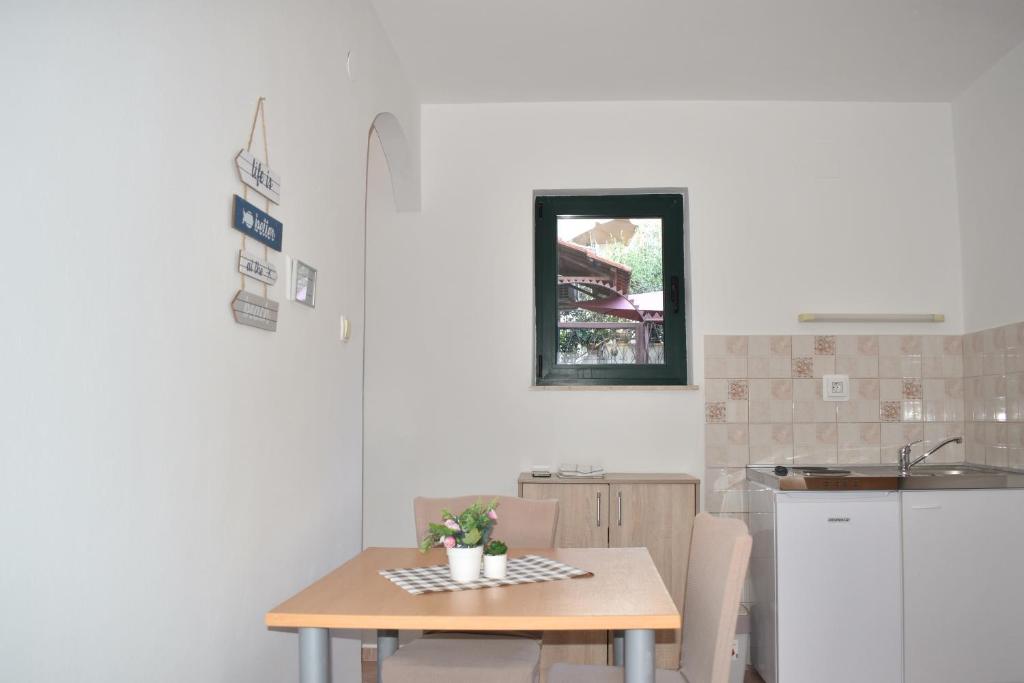 Kuchyň nebo kuchyňský kout v ubytování Twin Love Apartment