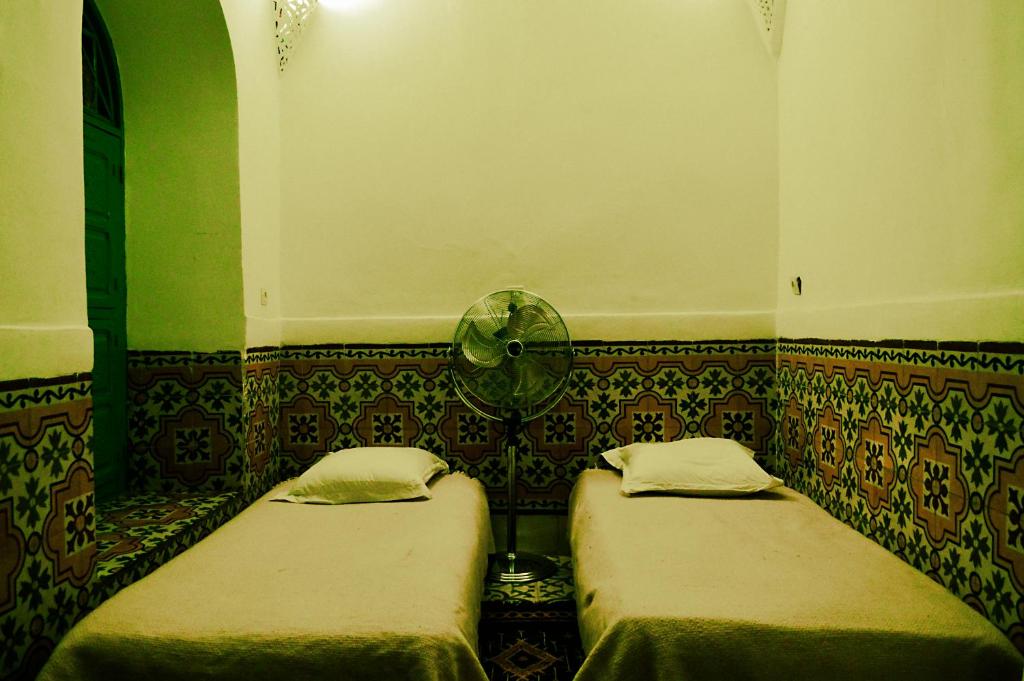 Una cama o camas en una habitación de Riad Dar Mchicha