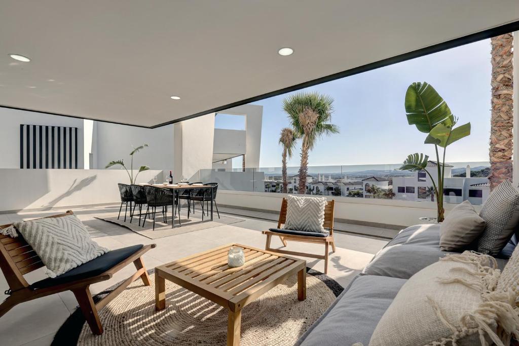 Brand New, Elegant Three Bed Apartment