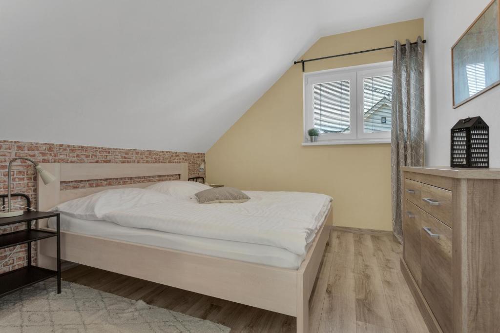 Postel nebo postele na pokoji v ubytování Family Apartments Klínovec
