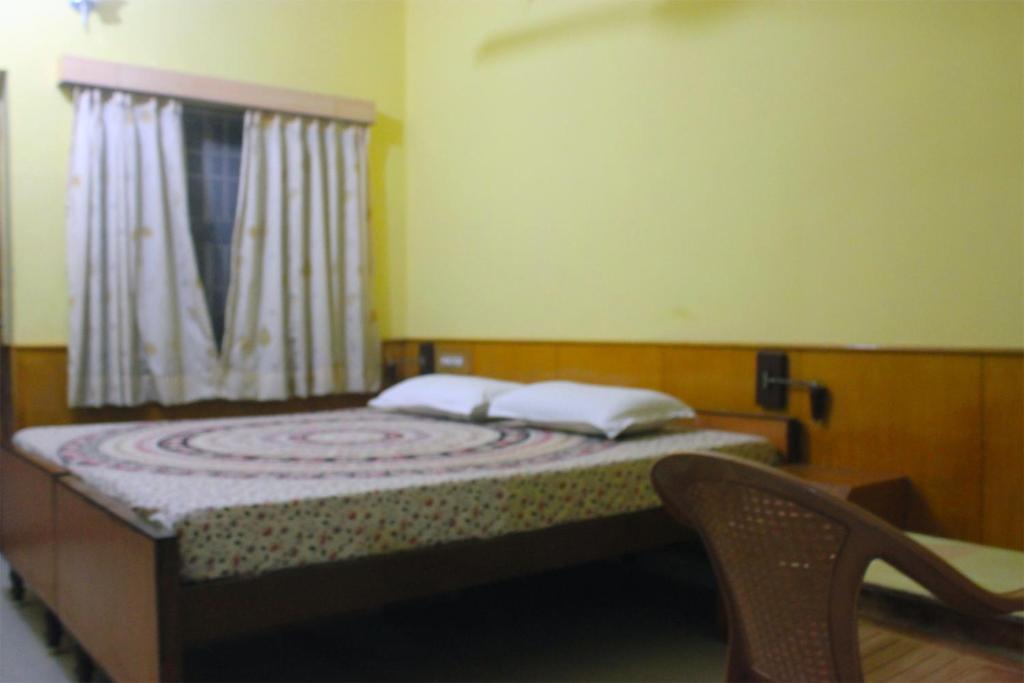 Letto o letti in una camera di Vinodhara Guest House
