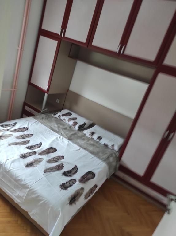 a bed in a room with a large window at Stan centar in Bitola