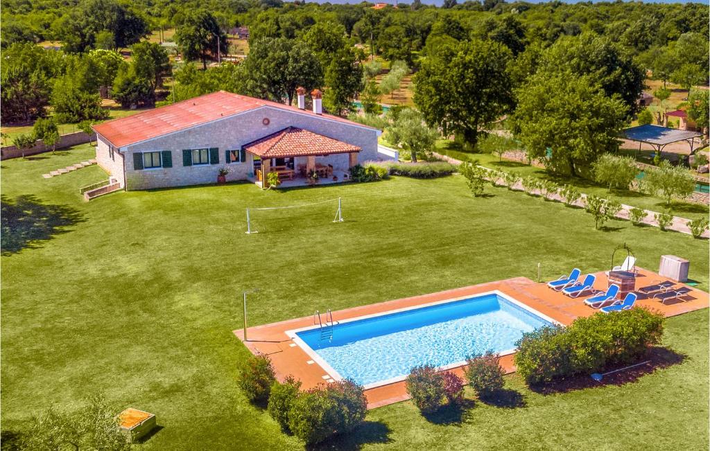 Vista de la piscina de Pet Friendly Home In Rovinj With Kitchen o d'una piscina que hi ha a prop