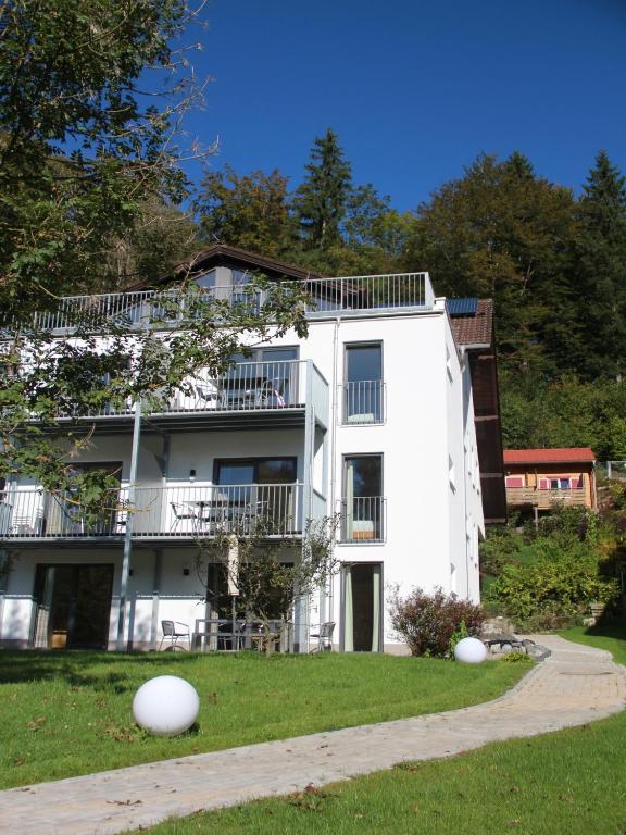 a white building with white balls in front of it at Haus Elise in Füssen