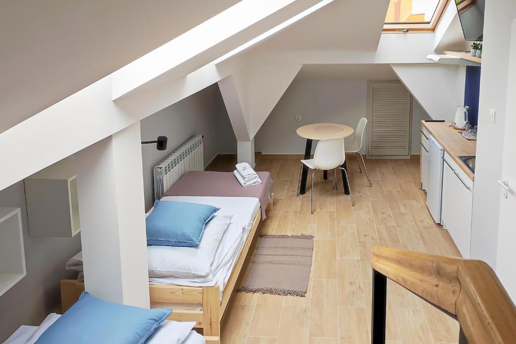 Apart Rooms & Apart Hostel S8 - Double Room With Private Bathroom