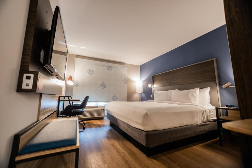 Uma cama ou camas num quarto em Tru By Hilton Yarmouth, Ns