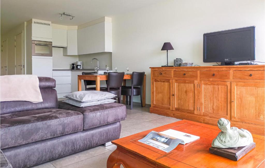 Kuchyňa alebo kuchynka v ubytovaní 2 Bedroom Cozy Apartment In Oostende