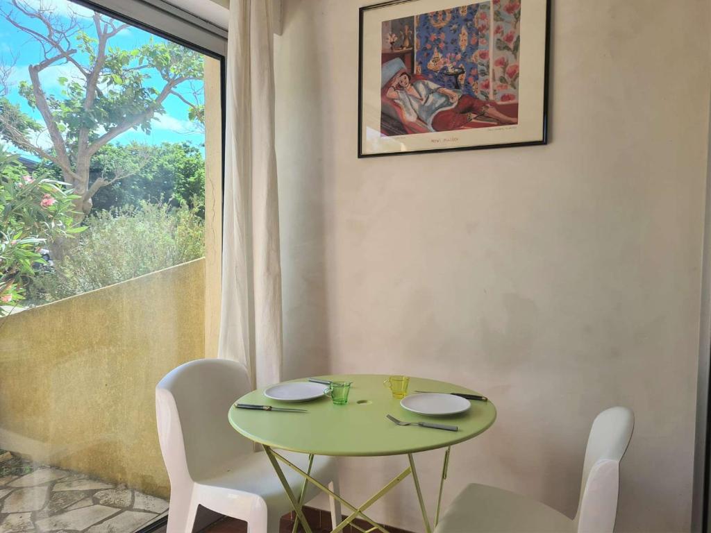 Fotografia z galérie ubytovania Studio avec Terrasse, 4 Couchages, Parking Privé - Cap d'Agde - FR-1-249-376 v destinácii Cap d'Agde