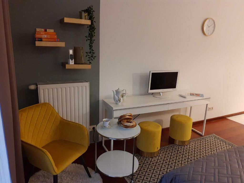 Televízia a/alebo spoločenská miestnosť v ubytovaní JM Apartment Old Town Krakow