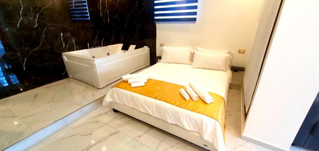 Postel nebo postele na pokoji v ubytování Ercolano Luxury Suite