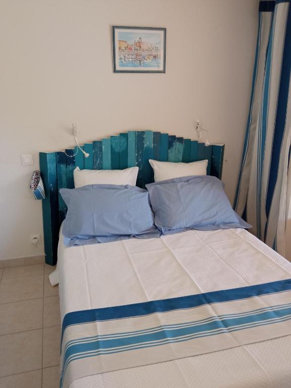 Postel nebo postele na pokoji v ubytování L'Ecureuil de l'Estérel
