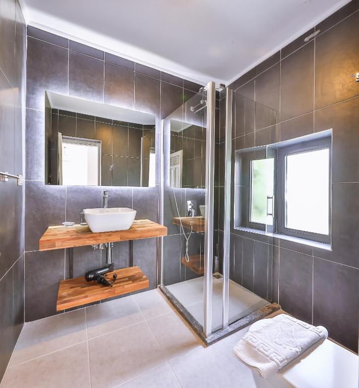 A bathroom at Villa Roxy 3 BR villa with one of the most unique gardens in Kalkan