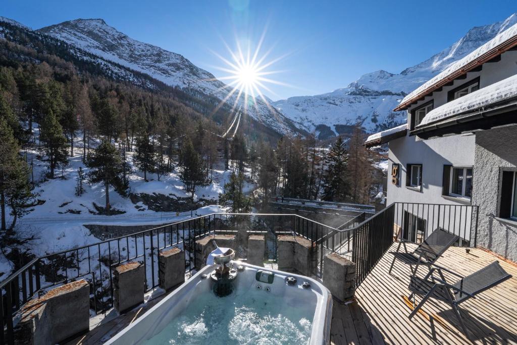 Nespecifikovaný výhled na hory nebo výhled na hory při pohledu z hotelu