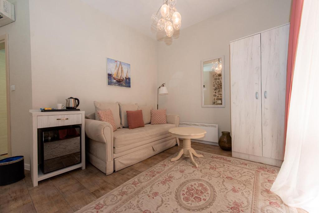 Antika Guesthouse - 9