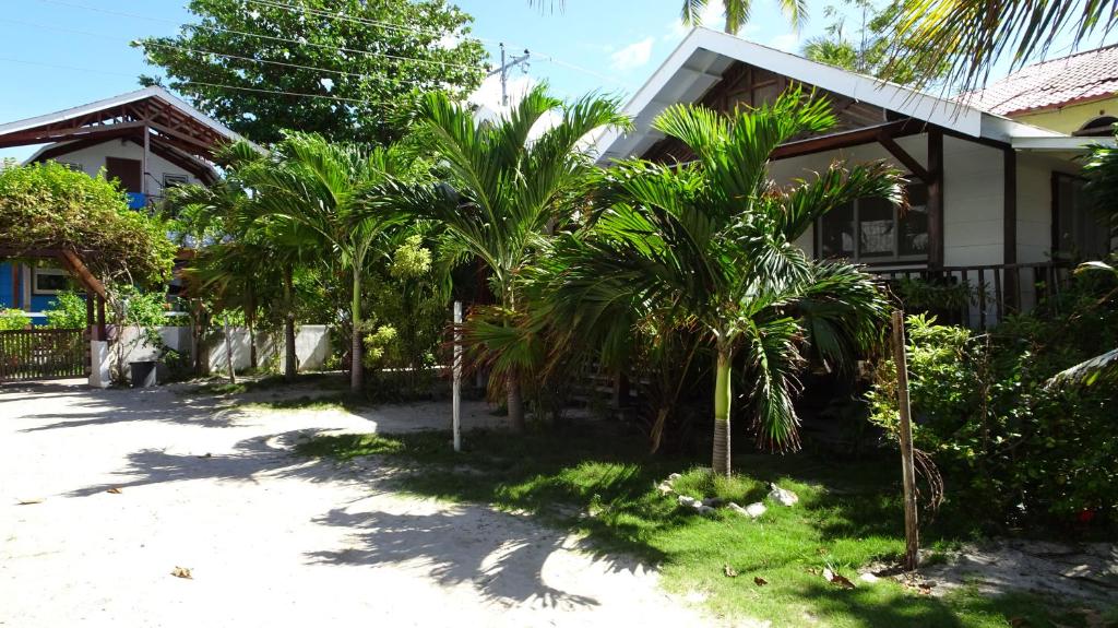 Un jardín fuera de Threshershack Inn