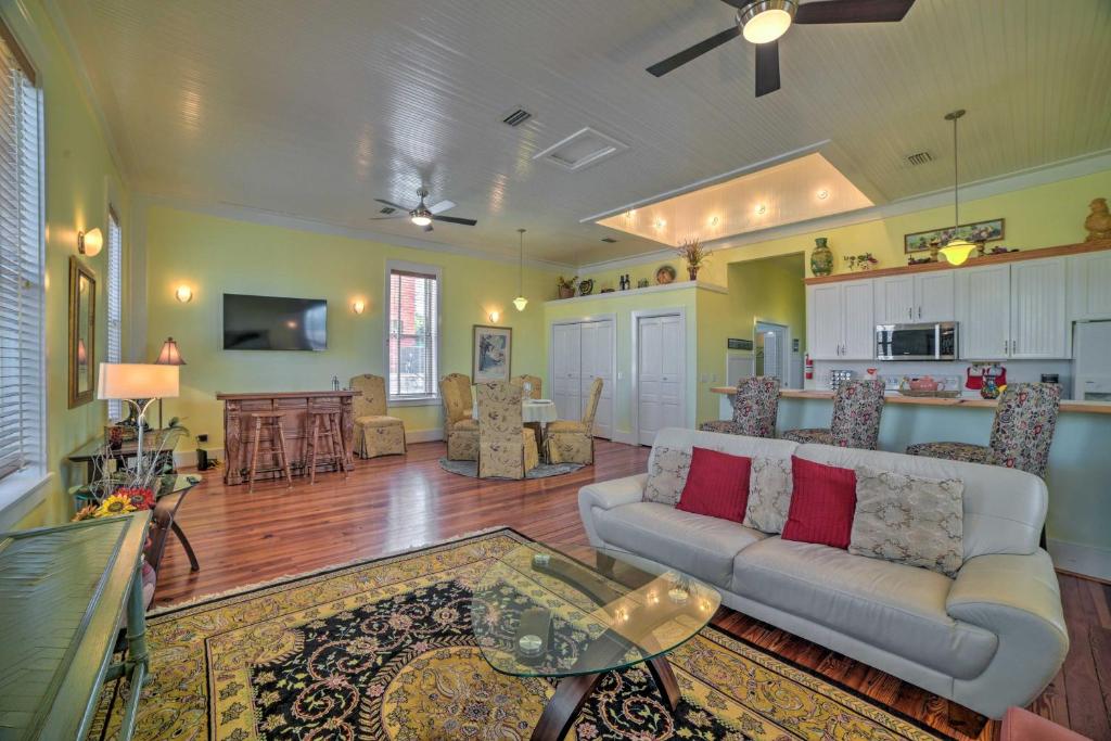 a living room with a couch and a table at Charming DeFuniak Apartment in Historic Dtwn! in DeFuniak Springs