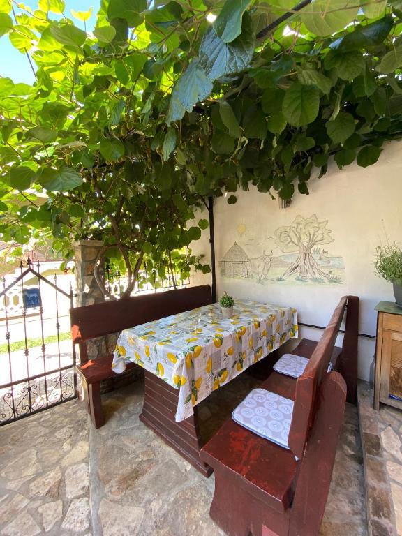 Vonkajšia záhrada v ubytovaní Studio apartment Elsa