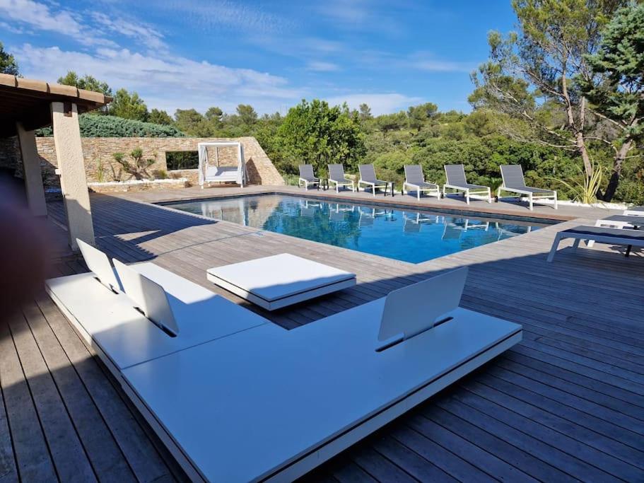 Bazén v ubytovaní Magnifique villa de luxe au coeur de la garrigue alebo v jeho blízkosti