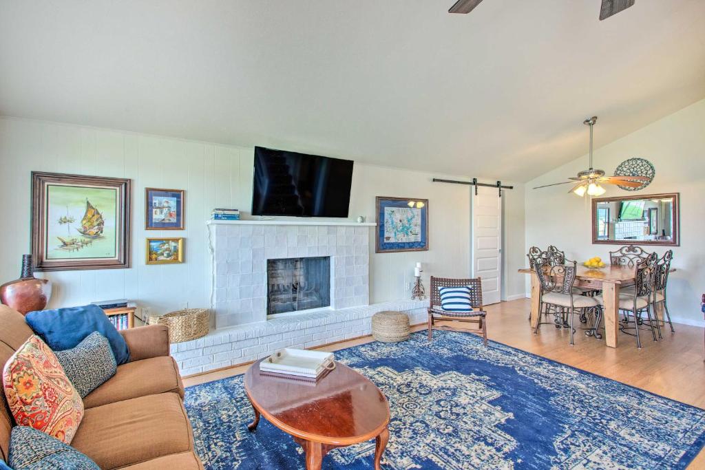 Sanders Island View Home Steps to Lake Texoma, Kingston (updated prices