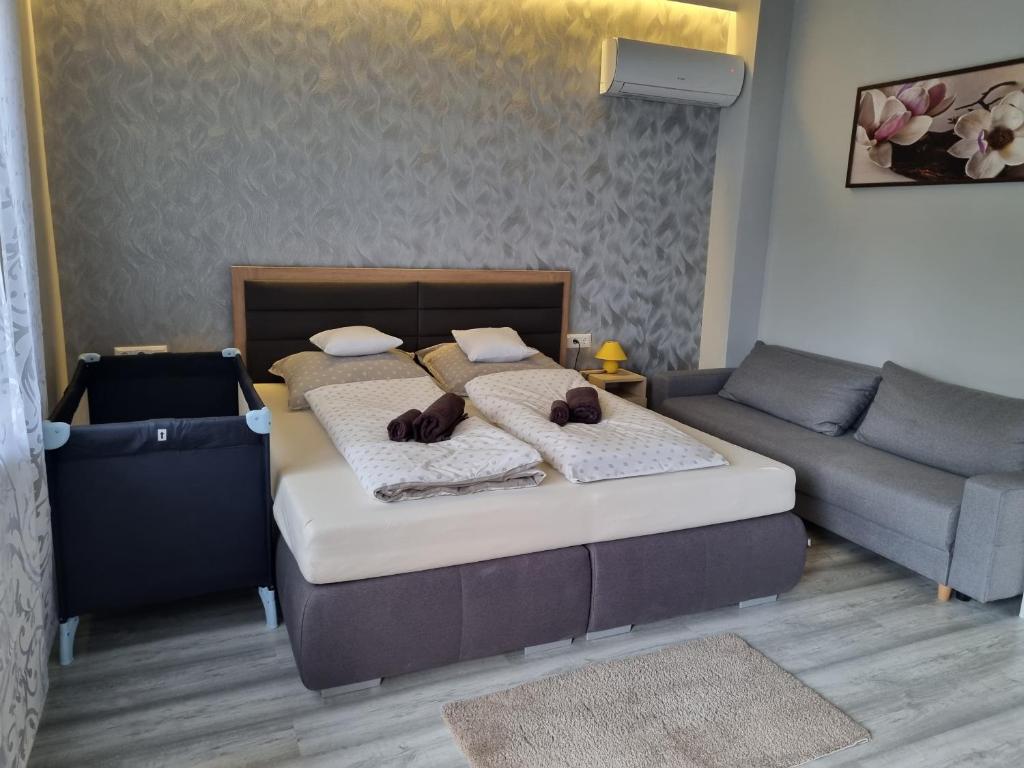 Posteľ alebo postele v izbe v ubytovaní Lilian apartmanház