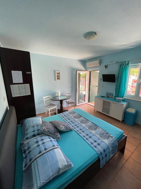 Posteľ alebo postele v izbe v ubytovaní Apartments Panda