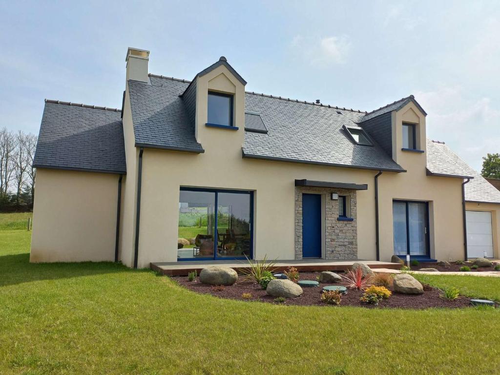 Gallery image of Maison 3* avec Terrasse, Confort Moderne, Proche Plages et Randonnées - FR-1-542-53 in Trégastel