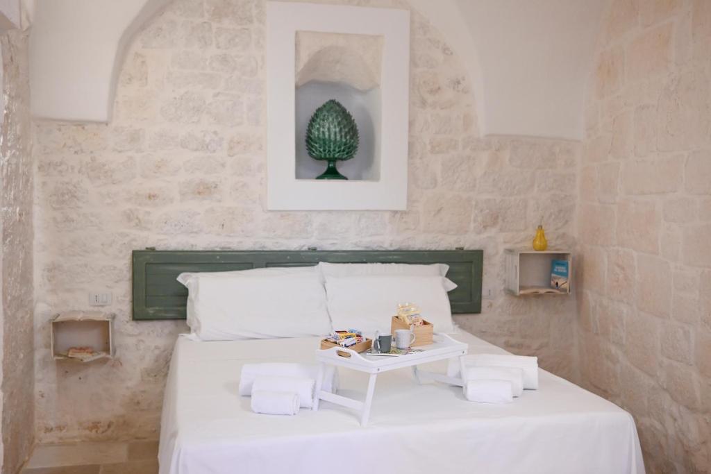 A bed or beds in a room at Pietra Bianca Luxury Suite Ostuni