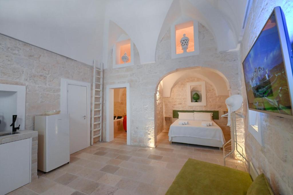 A kitchen or kitchenette at Pietra Bianca Luxury Suite Ostuni