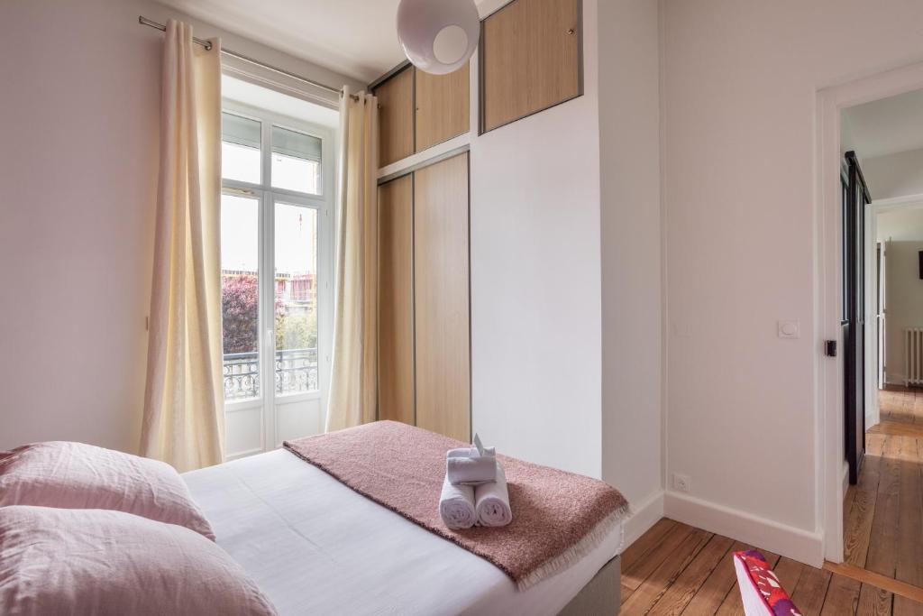Łóżko lub łóżka w pokoju w obiekcie Victoria Belle Vue