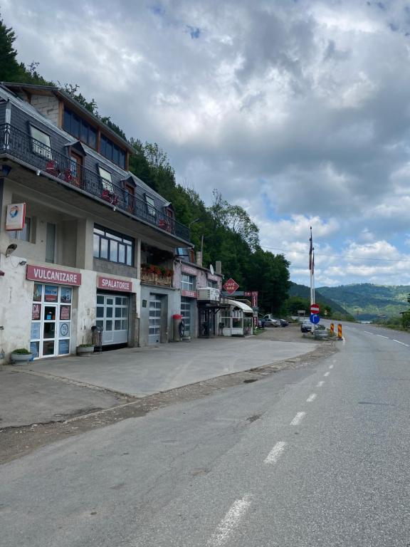Imagen de la galería de Bazil motoserv, en Bistricioara