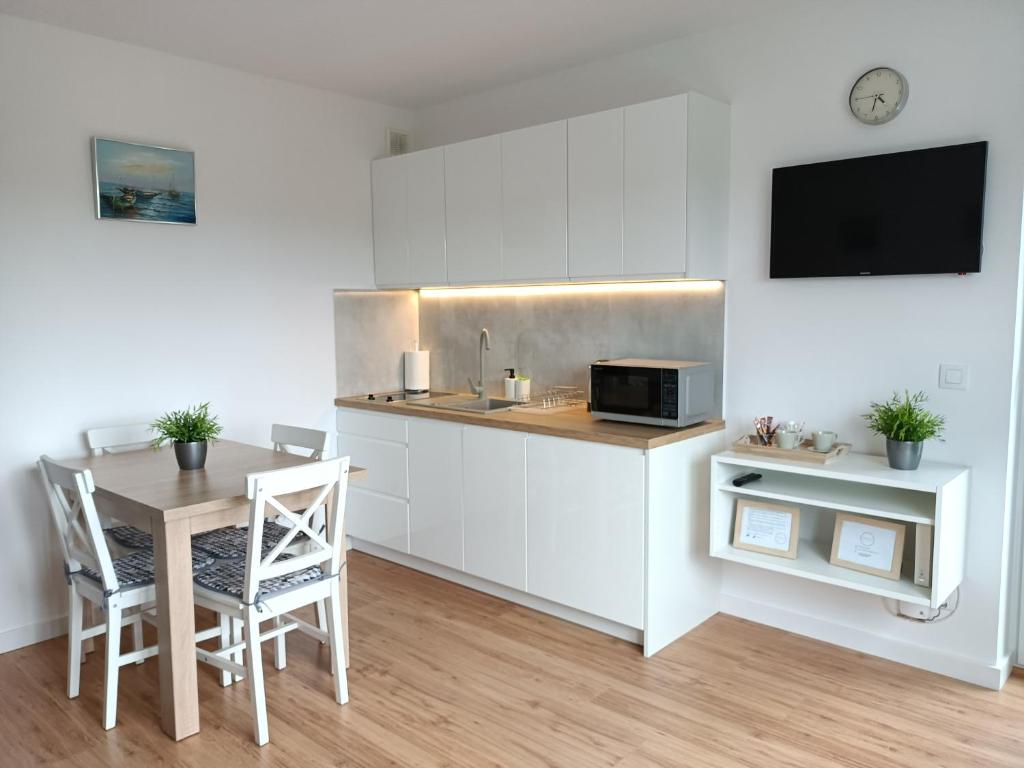 Kuchyňa alebo kuchynka v ubytovaní Apartament Okopowa 10 Kołobrzeg