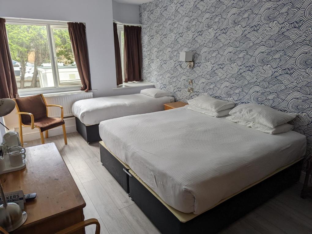 
Standard Family Room Sleeps 5
