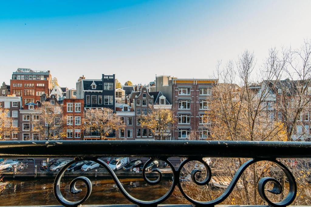 Nespecifikovaný výhled na destinaci Amsterdam nebo výhled na město při pohledu z hotelu
