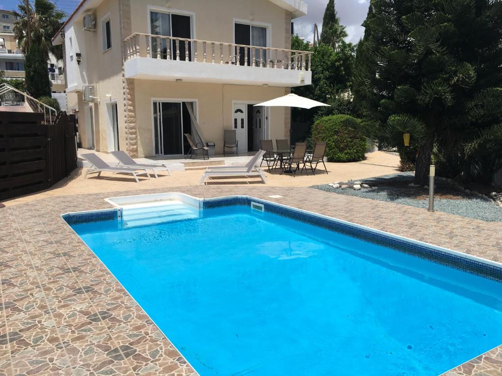 3 Bed Villa 10 minutes drive from beautiful beach