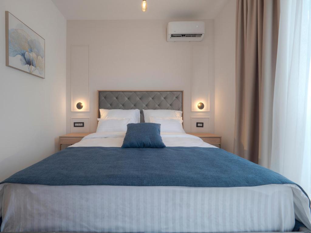 Postel nebo postele na pokoji v ubytování Hotel Idila Budva