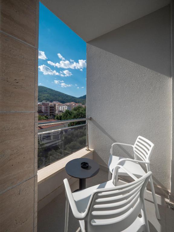 Nespecifikovaný výhled na hory nebo výhled na hory při pohledu z hotelu