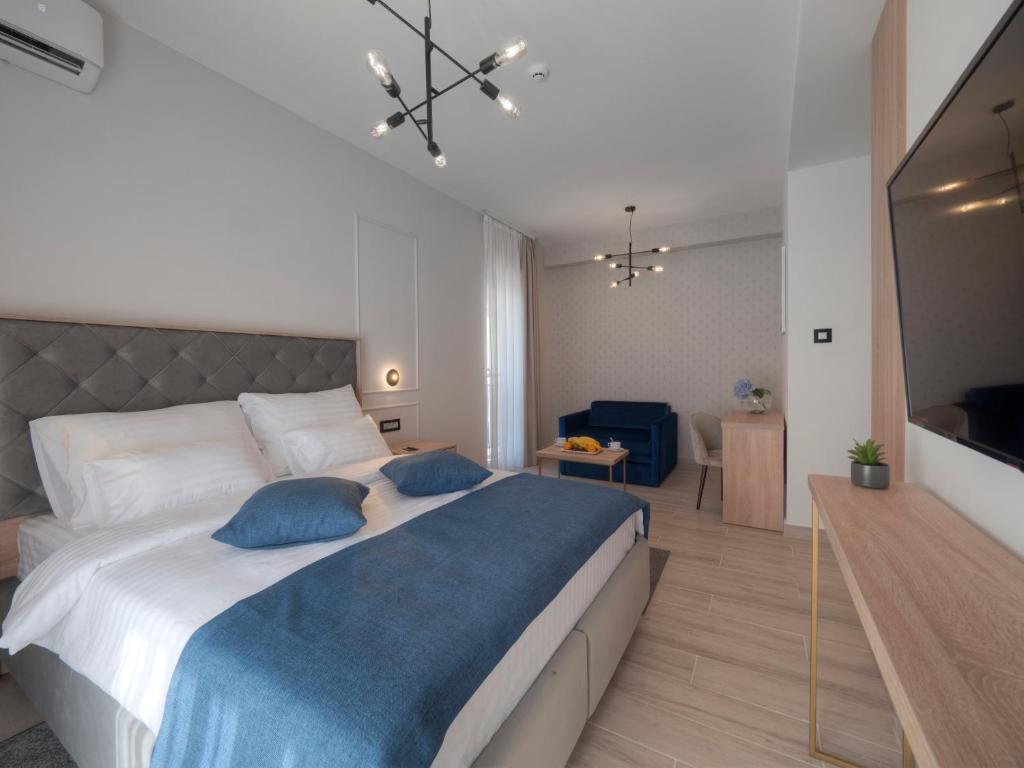 Postel nebo postele na pokoji v ubytování Hotel Idila Budva