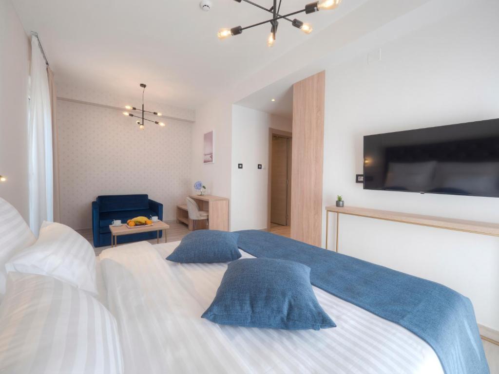 Postel nebo postele na pokoji v ubytování Hotel Idila Budva