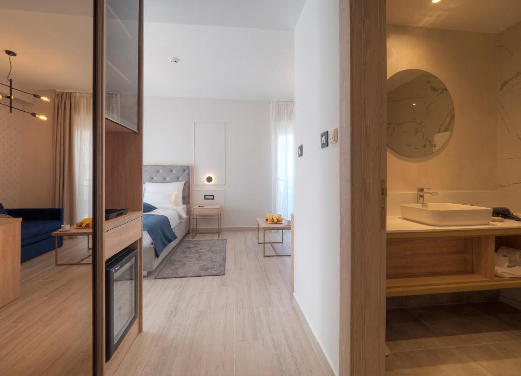 Postel nebo postele na pokoji v ubytování Hotel Idila Budva