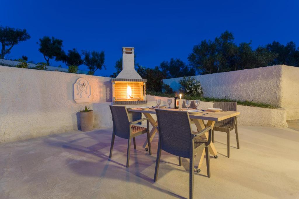 Patio alebo iná vonkajšia časť ubytovania Icabaru Zante Holiday House